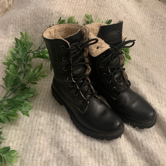 Roots Shoes - Roots 100 % leather Sherpa lined boots